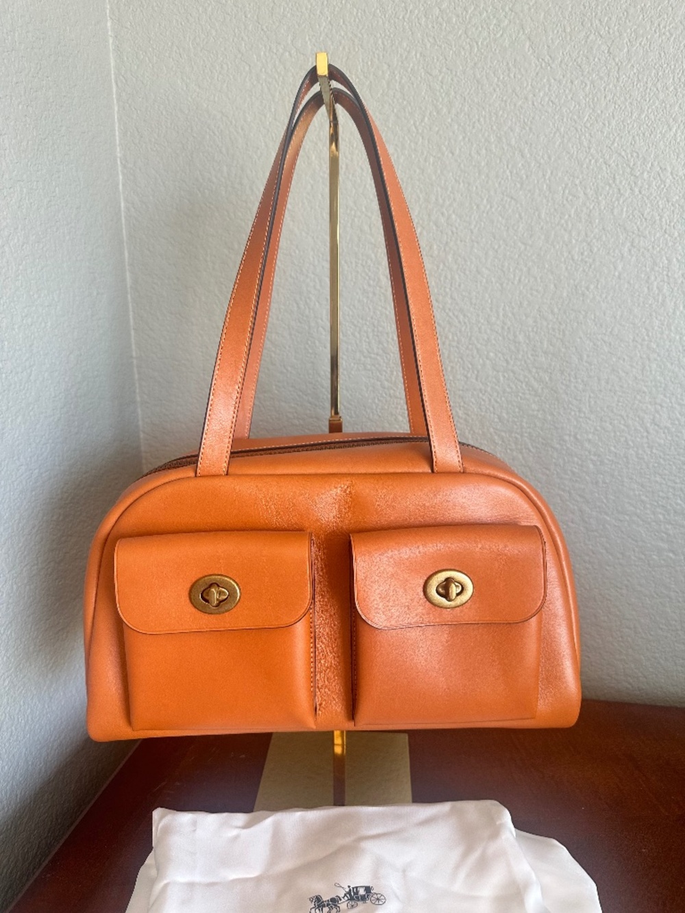 Coach Twin Turnlock (large) in Toffee